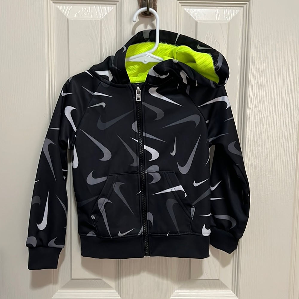 Toddler Boy Nike Colorblocked Therma Jacket & Pants Set 2T